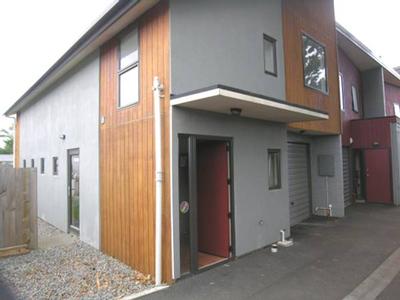 Sunny Townhouse with Courtyard Picture Sunny Townhouse with Courtyard Picture