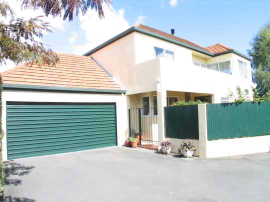 Peaceful, Private, Perfect >>> $RV $542,000 Offers Invited Picture 1