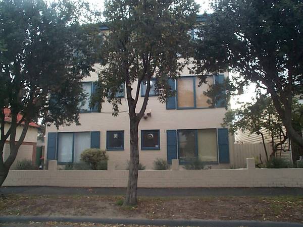 PLEASE CONTACT TENANT TO INSPECT - KATSILA - 0407 354 274 Picture 2