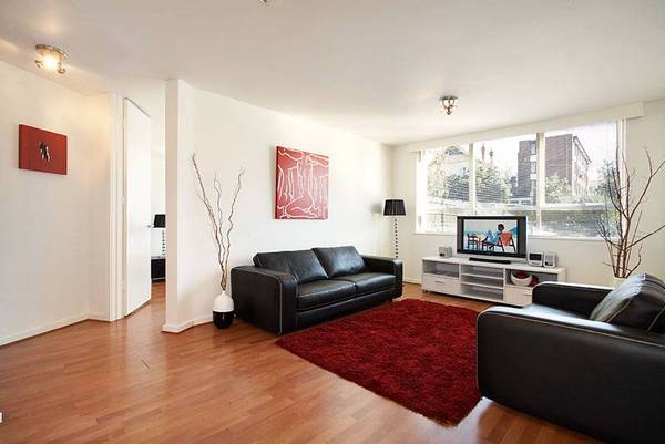 SPACIOUS LIVING, ALFRESCO DINING Picture 1