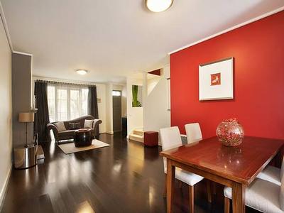 SOPHISTICATED CITY LIVING Picture