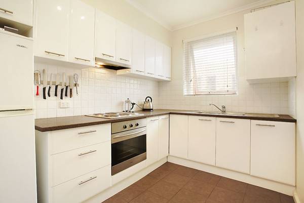 STYLISH START IN THIS LIFESTYLE LOCATION Picture 3