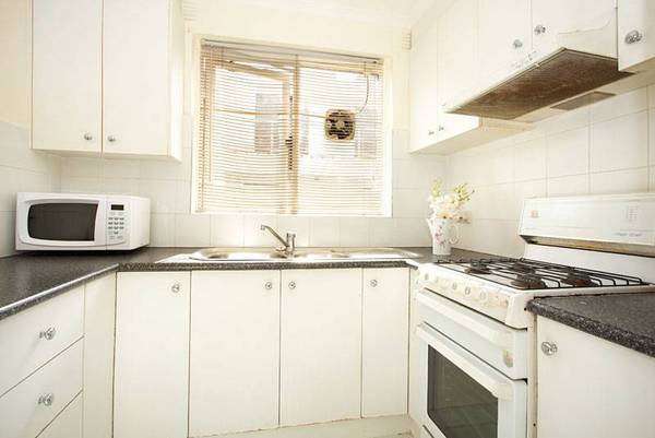 AFFORDABLE LIVING WITH SUPERB LIFESTYLE SURROUNDINGS Picture 3