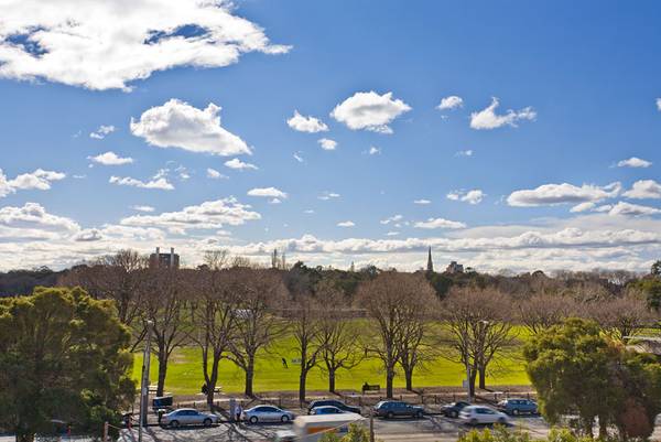 FAWKNER PARK VIEWS Picture 1