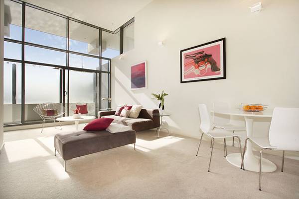 SLEEK, STYLISH INNER-CITY LIVING Picture 1
