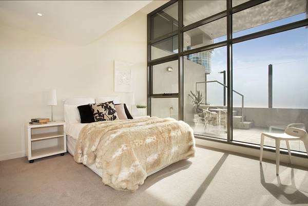 SLEEK, STYLISH INNER-CITY LIVING Picture 3