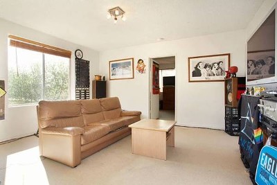 AFFORDABLE SUN-FILLED APARTMENT Picture