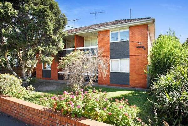 The Perfect Start - Large & Affordable 1 Bedroom Picture 1