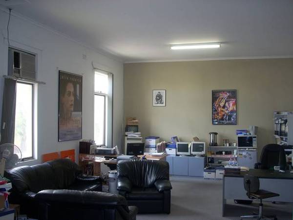 BLOCKBUSTER OFFICE Picture 3