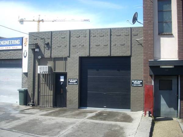 AFFORDABLE WAREHOUSE SPACE IN PRAHRAN Picture