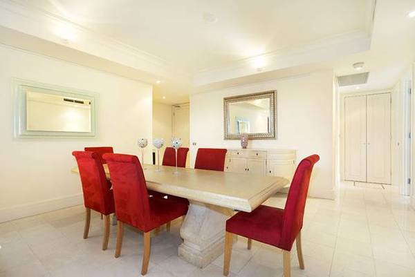 A BEAUTIFULLY APPOINTED APARTMENT Picture