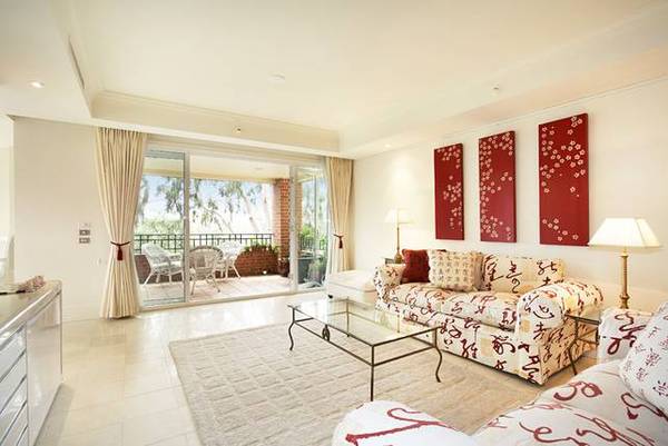 A BEAUTIFULLY APPOINTED APARTMENT Picture