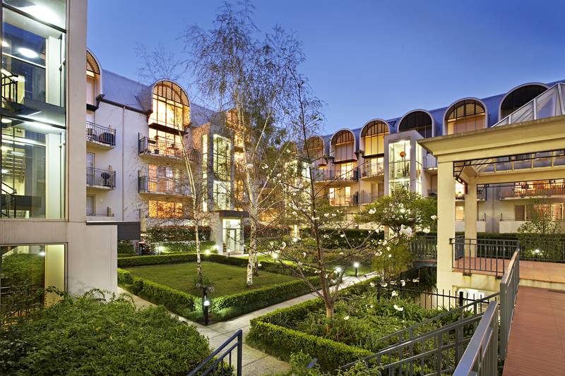 LIFESTYLE & LOCATION Picture 1