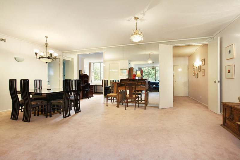 AS BIG AS A HOUSE Picture 2