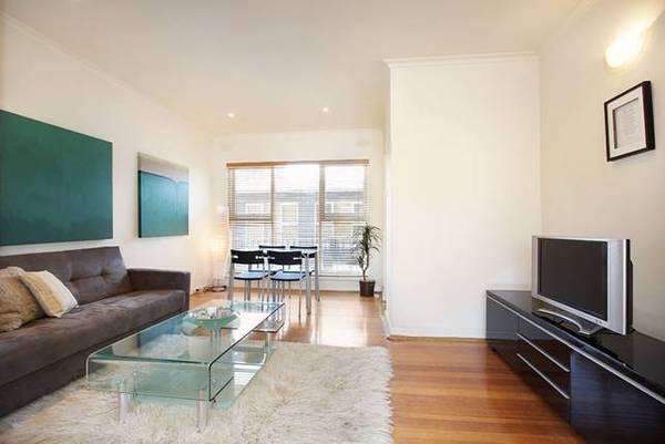 LARGE & AFFORDABLE STYLISHLY DESIGNED APARTMENT Picture