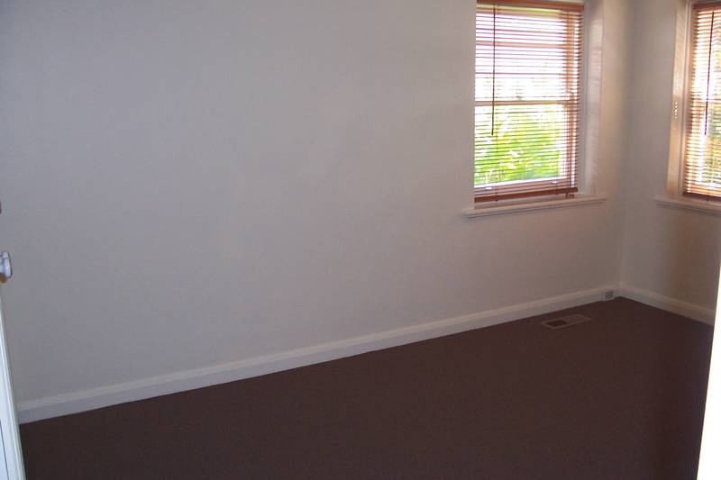 PLEASE CONTACT THE TENANT TO INSPECT - 0402 315 516 - RODNEY or - 0419 181 198 - GREGORY Picture 3