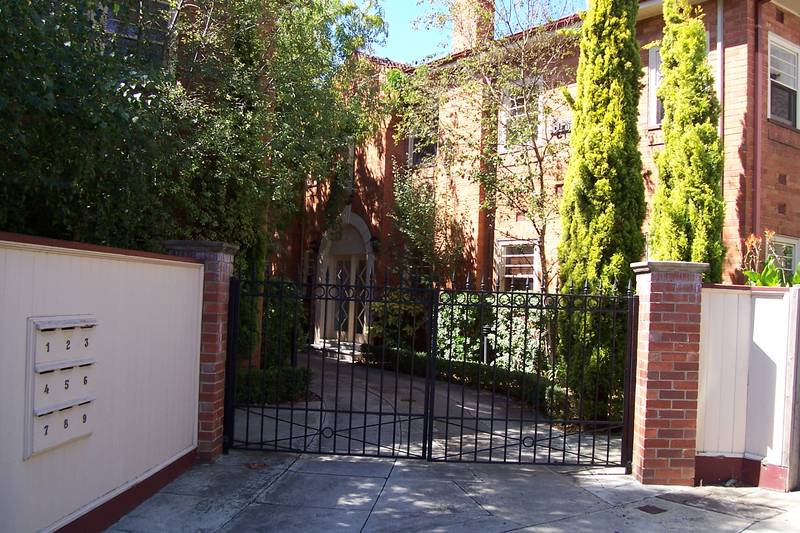 PLEASE CONTACT THE TENANT TO INSPECT - 0402 315 516 - RODNEY or - 0419 181 198 - GREGORY Picture 1