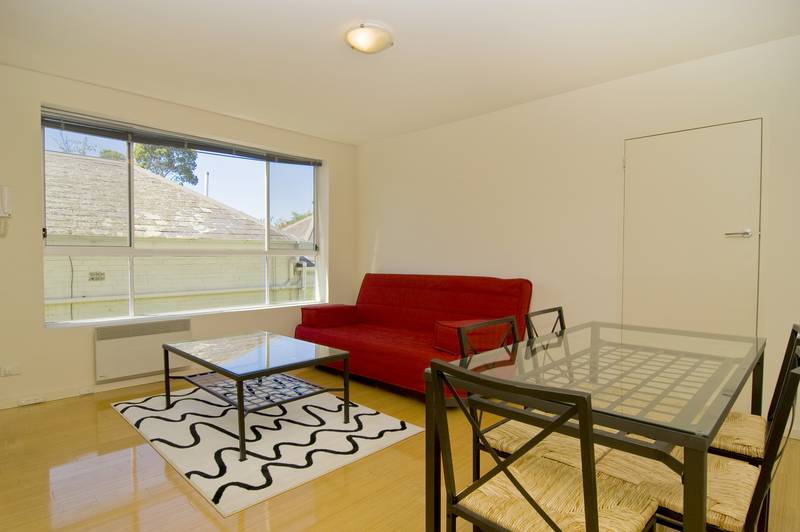 MODERN & AFFORDABLE IN THIS LIFESTYLE LOCATION Picture 1
