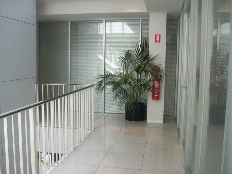 HUGE RENT FREE OFFERED Picture 2