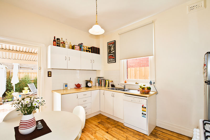 INSTANTLY APPEALING, EXCITING LOCATION Picture 3