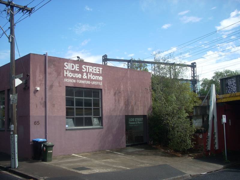 AFFORDABLE RETAIL WITH CORNER LOCATION - UNDER OFFER AS AT APRIL29TH 2009 Picture