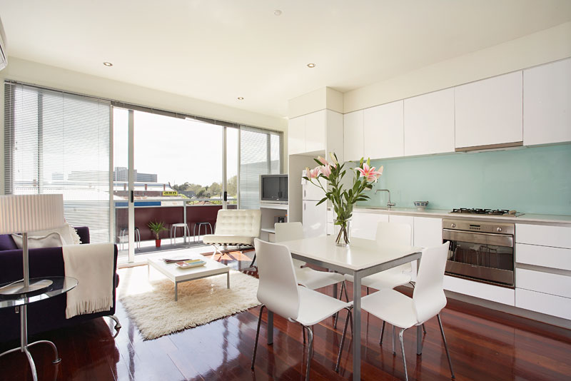 DESIGNER LIVING Picture 1