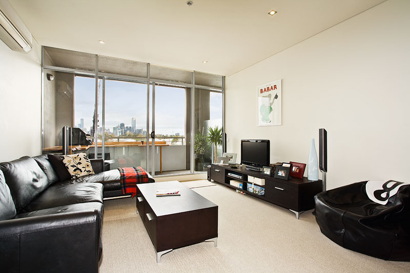 DESIGNER BAYSIDE LIVING Picture 1