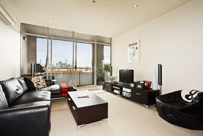 DESIGNER BAYSIDE LIVING Picture