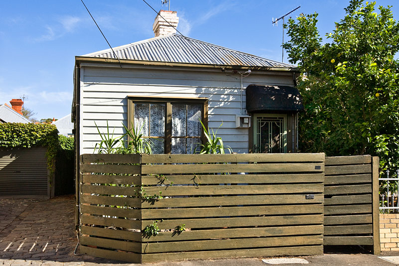 FREESTANDING FIRST HOME Picture 1