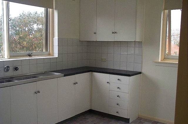 KEYS IN OFFICE @ HIGH STREET, PRAHRAN & FITZROY STREET, ST KILDA Picture 2