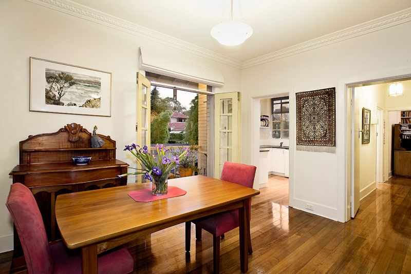 DELIGHTFULLY PRIVATE ART DECO Picture 3