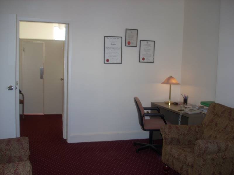 AFFORDABLE 1st FLOOR MEDICAL SUITE - 1st MONTH RENT FREE Picture