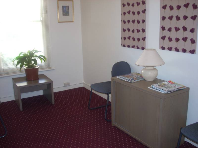 AFFORDABLE 1st FLOOR MEDICAL SUITE - 1st MONTH RENT FREE Picture