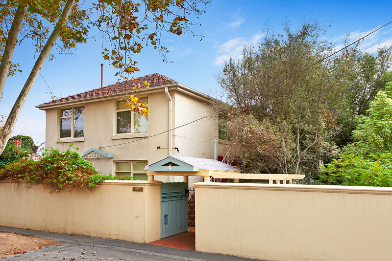 AFFORDABLE LIVING IN A PRIZED LOCATION Picture 1