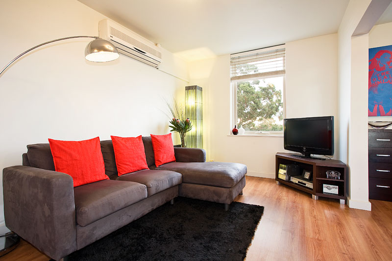 SLEEK DESIGNER HAWKSBURN LIVING Picture 1