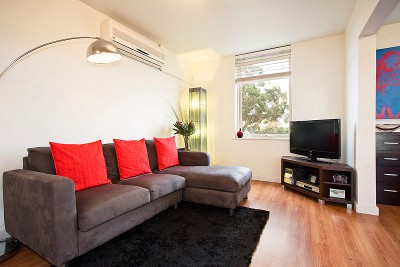 SLEEK DESIGNER HAWKSBURN LIVING Picture