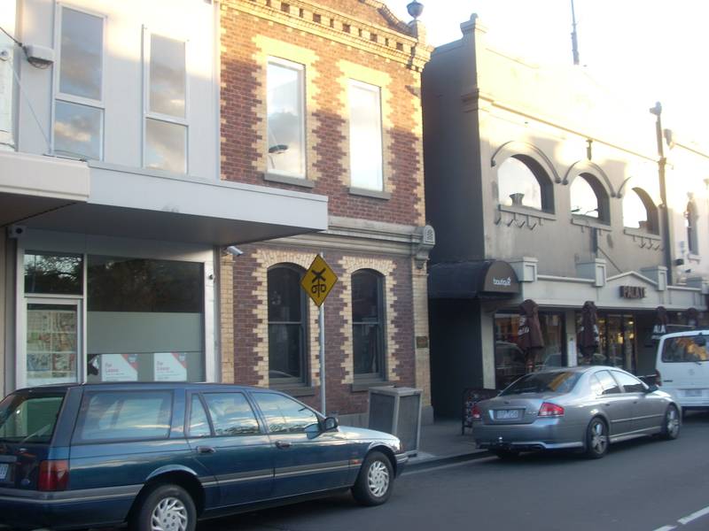 BOUTIQUE RETAIL SHOP WITH RESIDENCE/OFFICE Picture 1