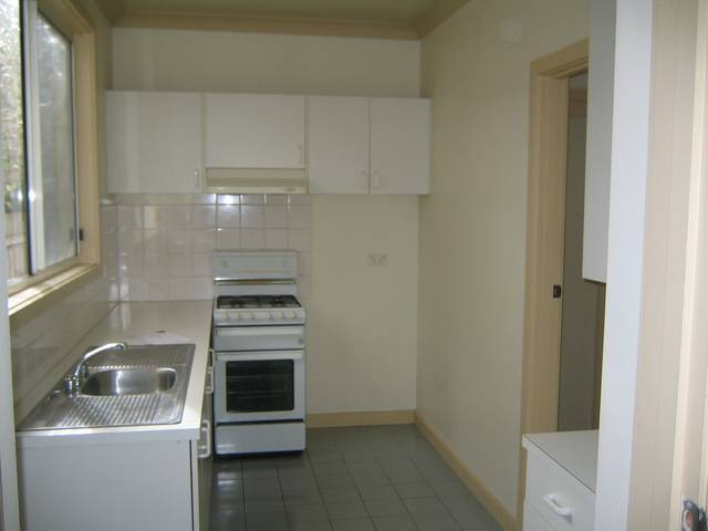 KEYS IN OFFICE @ 305 HIGH STREET, PRAHRAN & 8 FITZROY STREET, ST KILDA Picture 3