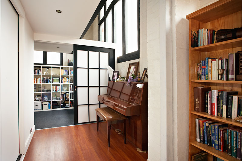 SLEEK, STYLISH WAREHOUSE LIVING Picture 3