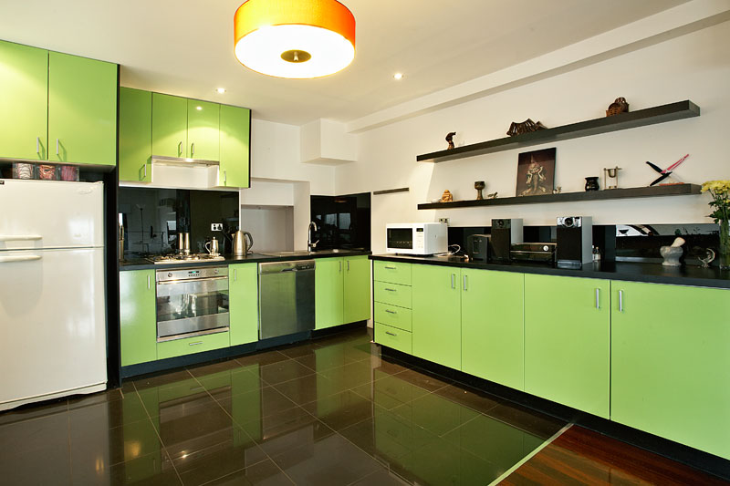 SLEEK, STYLISH WAREHOUSE LIVING Picture 2