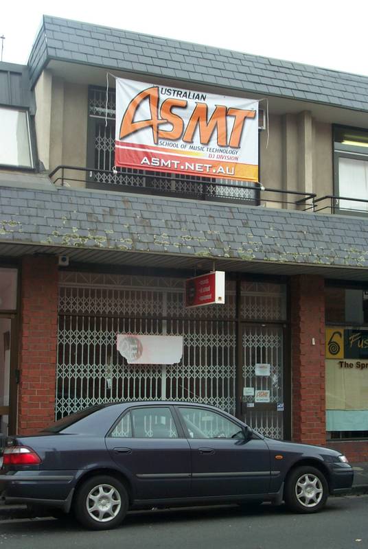 BOUTIQUE RETAIL OPPORTUNITY Picture 2