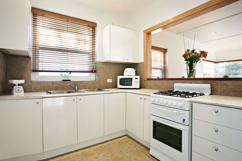 DELIGHTFUL ART DECO IN PARKSIDE LOCATION Picture 2