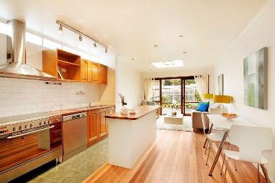 BRIGHT AND AFFORDABLE SOUTH YARRA LIVING Picture