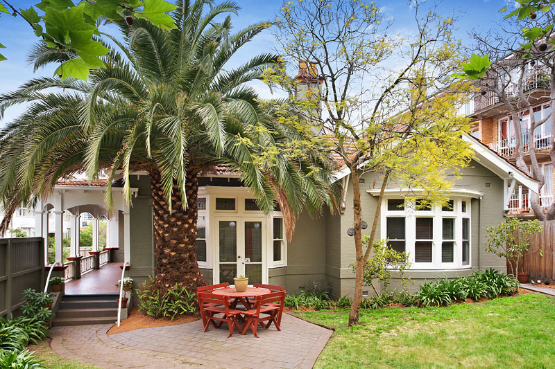 MASSIVE POTENTIAL BEHIND GRAND PERIOD FACADE Picture 1