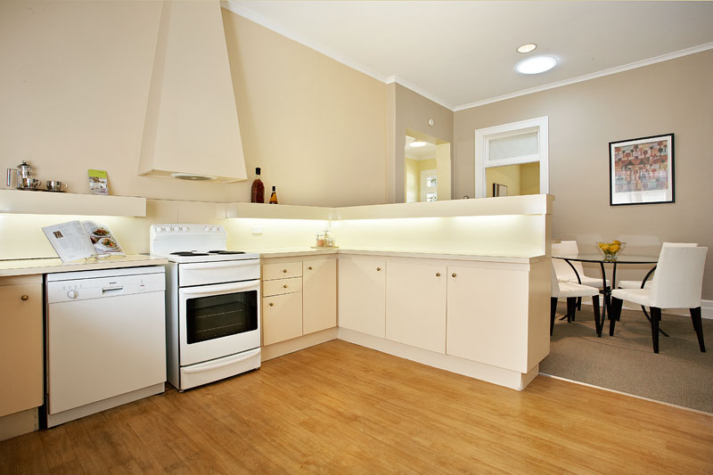 MASSIVE POTENTIAL BEHIND GRAND PERIOD FACADE Picture 3