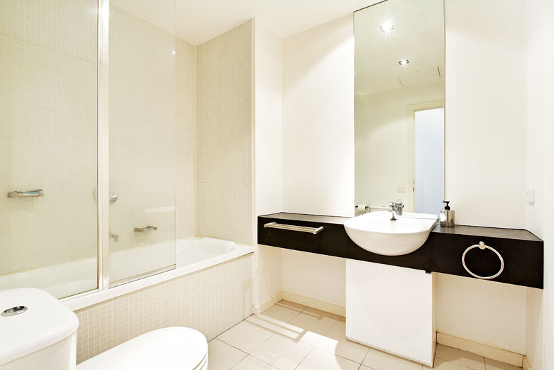 STYLISH URBAN DESIGN IN THIS LIFESTYLE LOCATION Picture 3