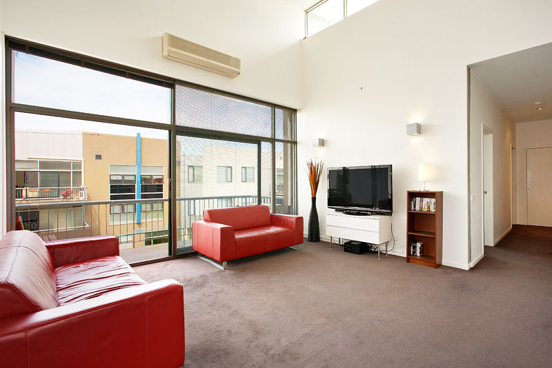 STYLISH URBAN DESIGN IN THIS LIFESTYLE LOCATION Picture 1