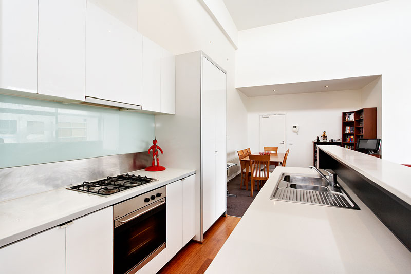 STYLISH URBAN DESIGN IN THIS LIFESTYLE LOCATION Picture 2