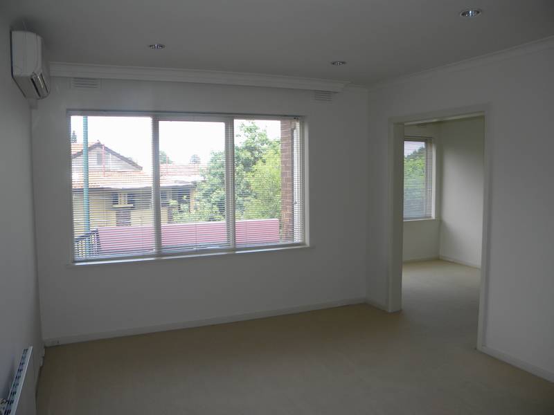 MASSIVE TWO BEDROOM APARTMENT WITH DINING - BY APPOINTMENT ONLY Picture 3