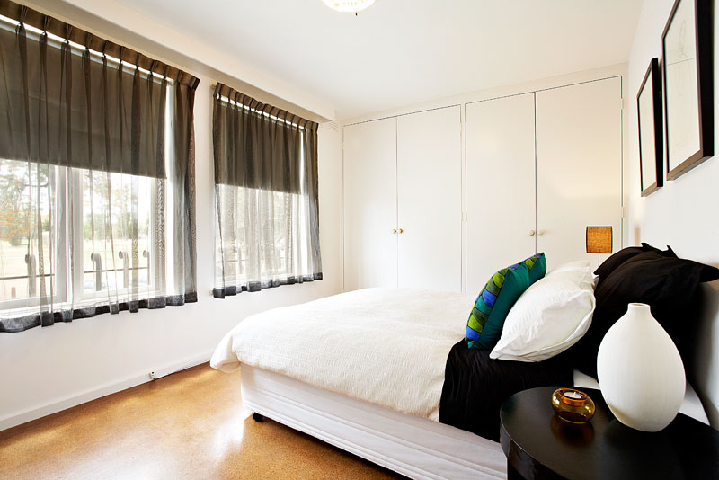 PARKLAND SETTING IN QUIET LOCALE Picture 3